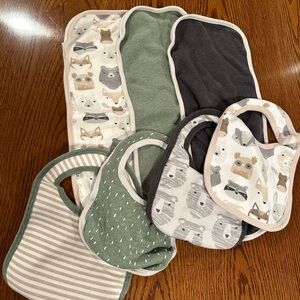 Multipack of burp cloths and bibs. Gender neutral.